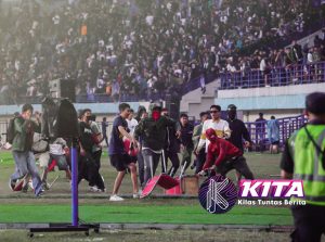 Kericuhan di Stadion