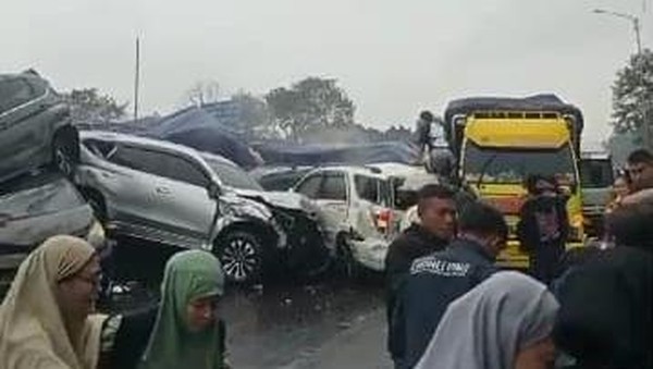 Kecelakaan Beruntun di Tol Cipularang