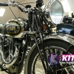 Simbol Kejayaan Inggris: Motor Vintage Hitam yang Mendunia!