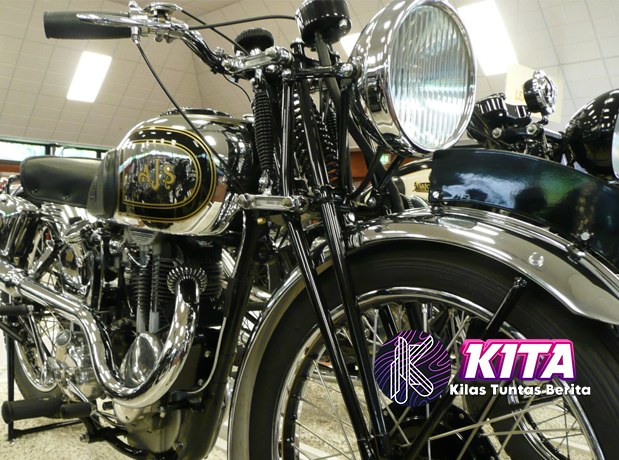 Simbol Kejayaan Inggris: Motor Vintage Hitam yang Mendunia!